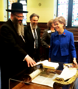 First Minister with Rabbi Rubin at Garnethill Synagogue